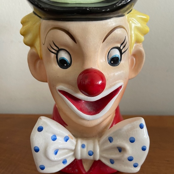 Vintage Clown Vase - Picture 3 of 10